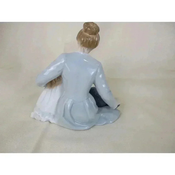 A mother's touch Avon figurine‎ Mother's Day gift collectible Figurine Unique - Picture 4 of 7